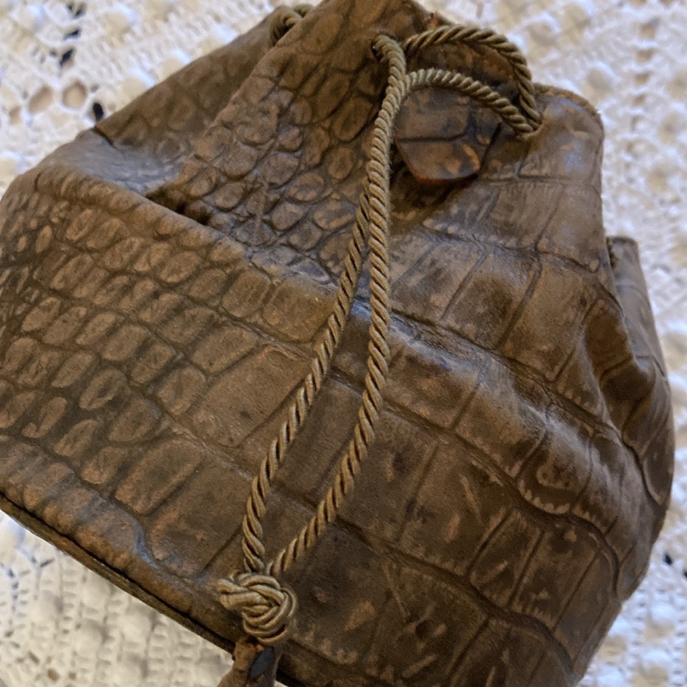 Antique crocodile pouch. - Picture 5 of 11